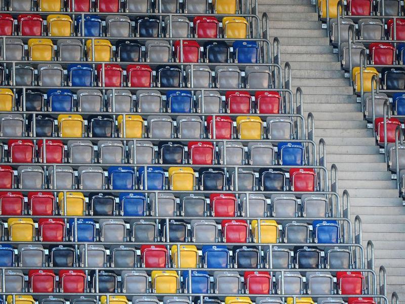 Im Düsseldorfer Stadion bleiben die Ränge am Freitagabend leer Im Düsseldorfer Stadion bleiben die Ränge am Freitagabend leer