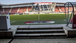 Das Dach vom Stadion des AZ Alkmaar war teilweise eingestürzt