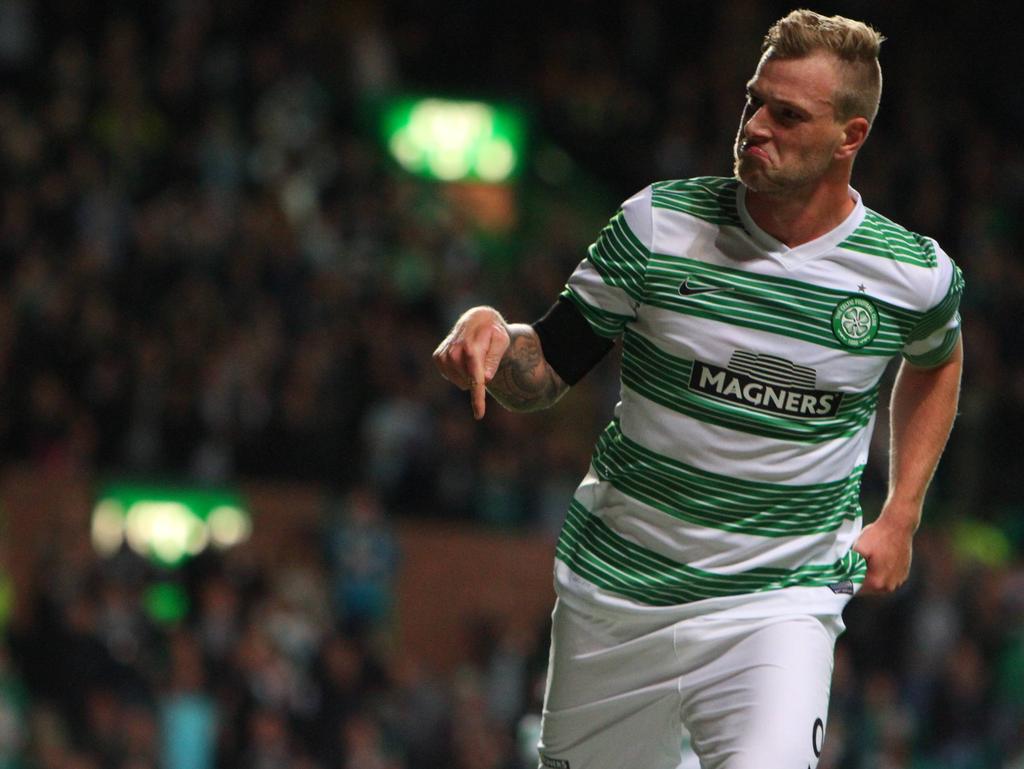 John Guidetti laat zien wie de baas is tijdens het League Cup-duel Celtic - Hearts. (24-09-2014) John Guidetti laat zien wie de baas is tijdens het League Cup-duel Celtic - Hearts. (24-09-2014)