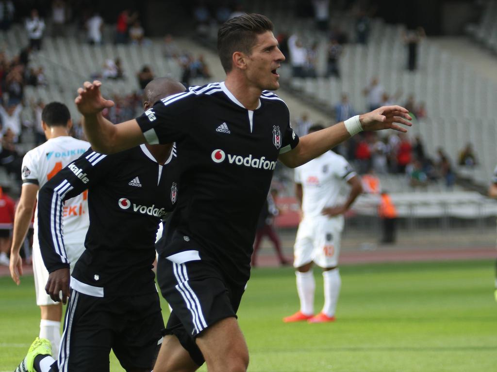 Mario Gómez knipste gegen Medipol Başakşehir F.K doppelt