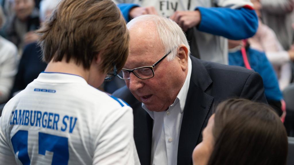 Uwe Seeler ist dem HSV stets treu geblieben Uwe Seeler ist dem HSV stets treu geblieben