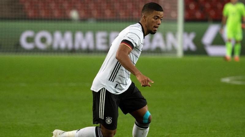 Kritisiert die aktuell sehr hohe Belastung für Profifußballer: Benjamin Henrichs Kritisiert die aktuell sehr hohe Belastung für Profifußballer: Benjamin Henrichs