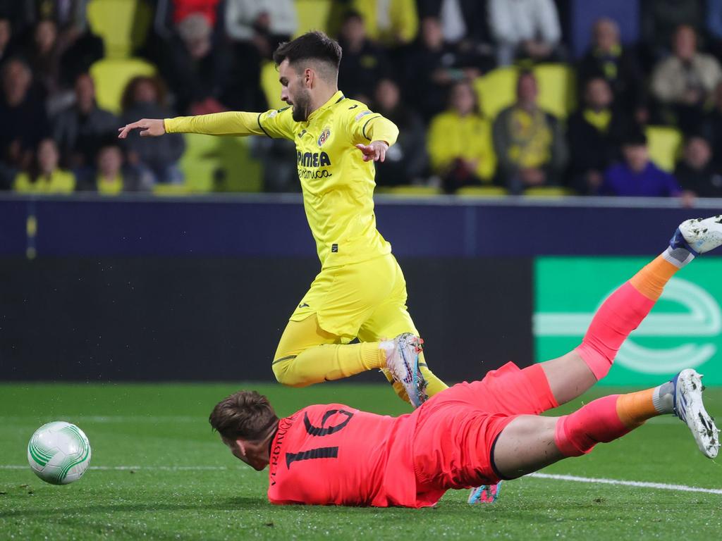 Erstattet Anzeige: Villarreal-Profi Álex Baena (oben) Erstattet Anzeige: Villarreal-Profi Álex Baena (oben)