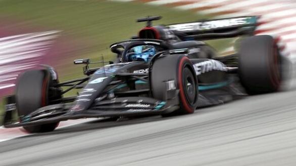 George Russell droht nach einem Crash mit Lewis Hamilton eine Strafe