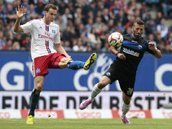 Marcell Jansen (l.) muss zwei Spiele pausieren