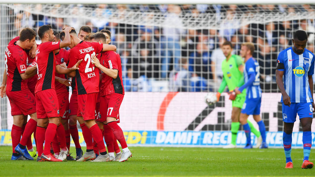 Der SC Freiburg bejubelt einen Punktgewinn in der Hauptstadt
