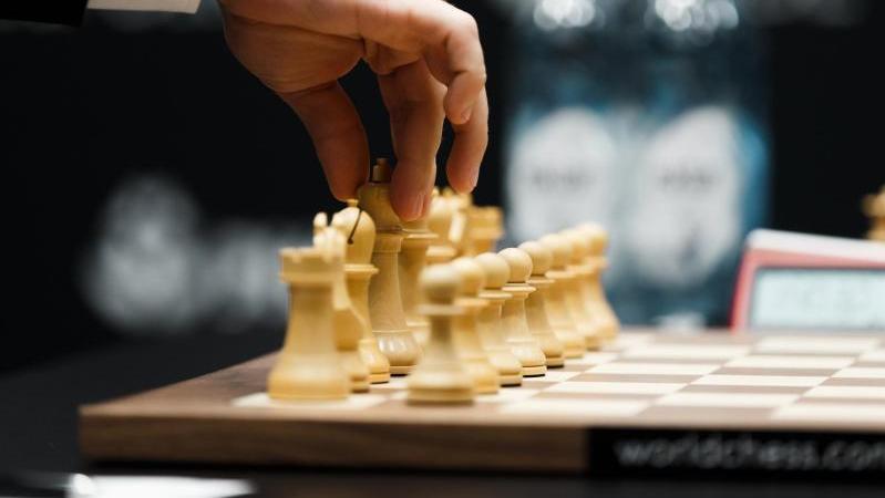 Die fünfte Partie der Schach-Weltmeisterschaft in London endete erneut mit einem Remis