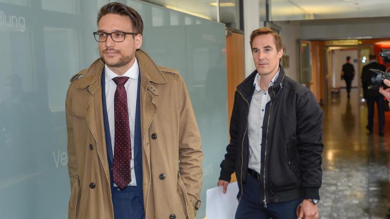 Johannes Dürr (l.) vor dem Prozess in Innsbruck Johannes Dürr (l.) vor dem Prozess in Innsbruck