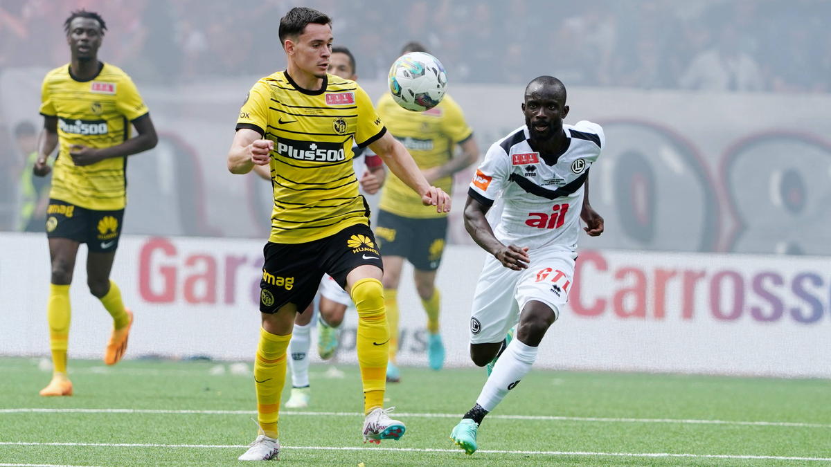 Gladbach-Flirt Fabian Rieder (M.) hält sich alle Karten in Sachen Klubwechsel offen