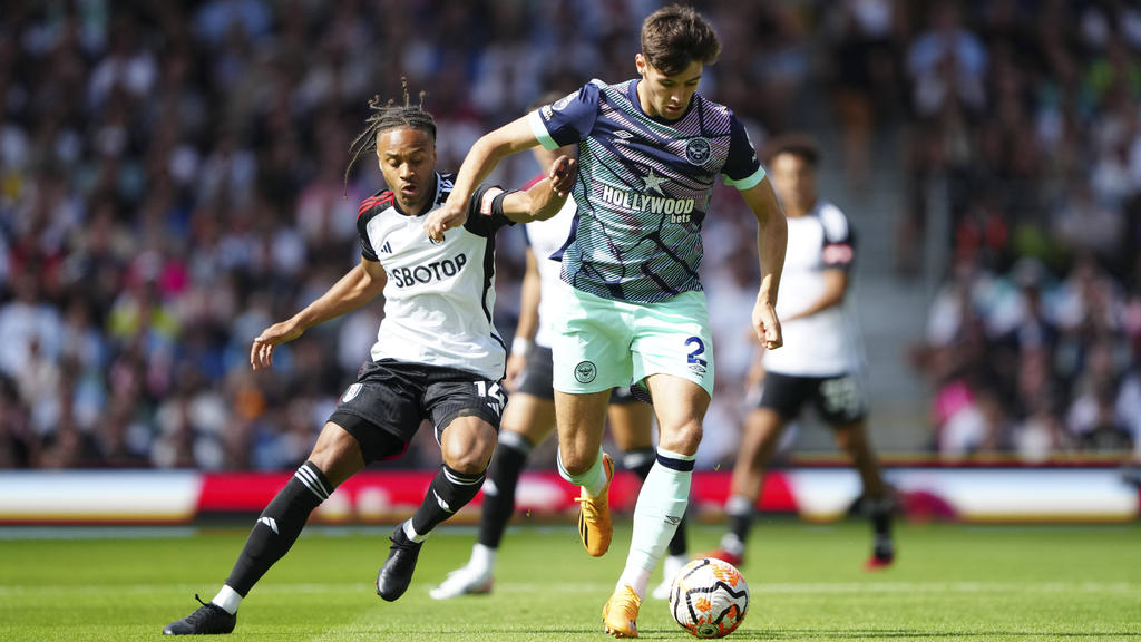 Aaron Hickey vom FC Brentford hat offenbar das Interesse des FC Bayern geweckt Aaron Hickey vom FC Brentford hat offenbar das Interesse des FC Bayern geweckt