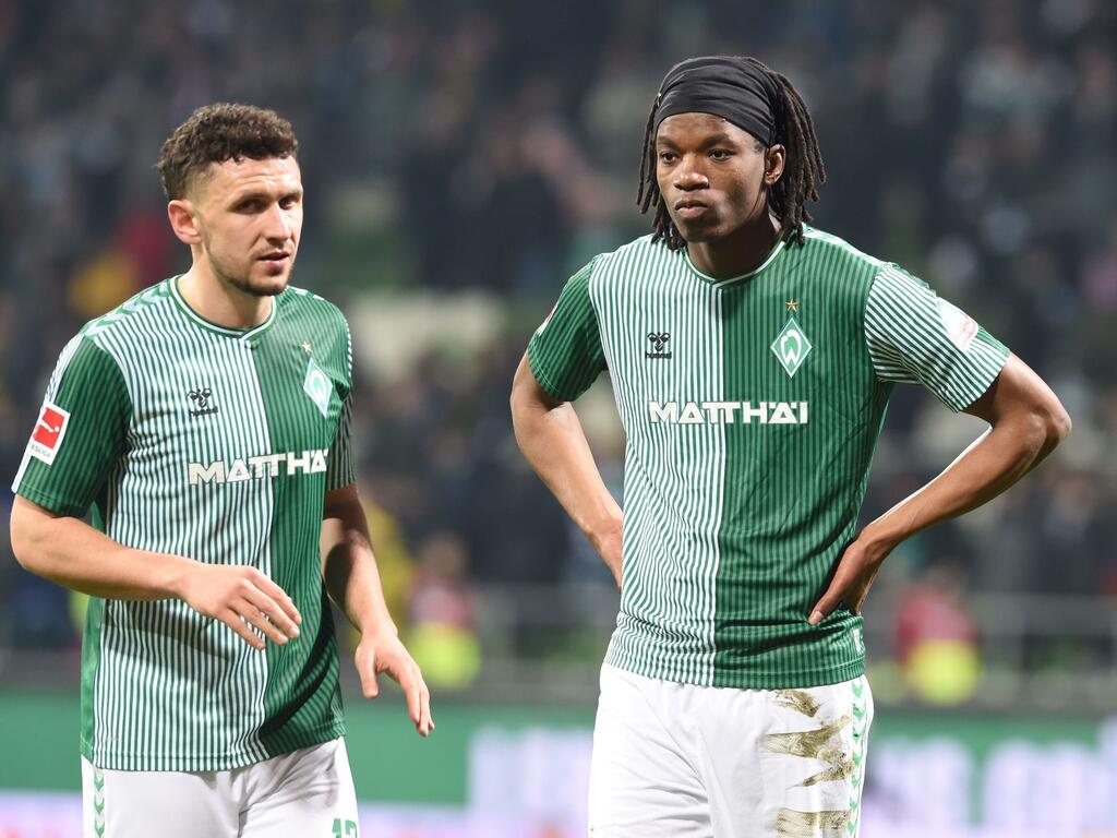 Der SV Werder Bremen hat Skelly Alvero (r) fest verpflichtet