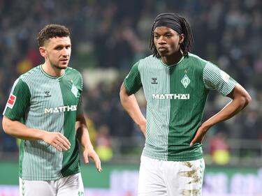 Der SV Werder Bremen hat Skelly Alvero (r) fest verpflichtet