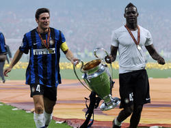 Gemeinsam ganz oben: Zanetti und Balotelli gewannen 2010 mit Inter die Champions League