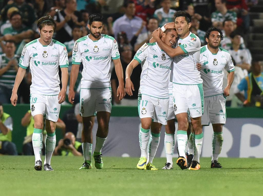 Los 'Guerreros' del Santos celebrando su tercer gol de la noche. (Foto: Imago)