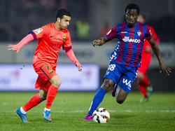Pedro (l.) könnte beim FC Barcelona eine Umschulung vornehmen