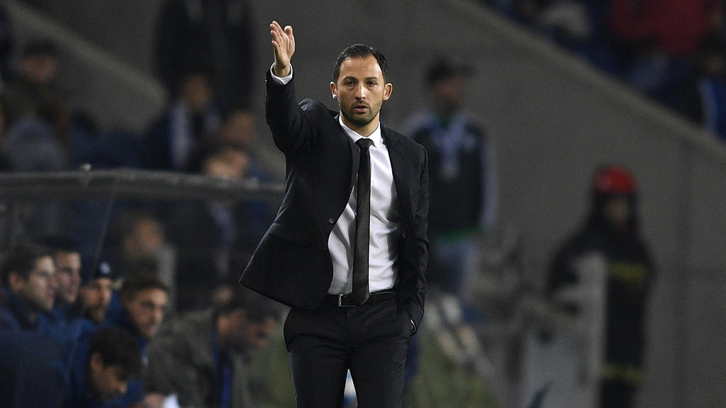 Domenico Tedesco hat sich zu Kollege Lucien Favre nicht äußern wollen Domenico Tedesco hat sich zu Kollege Lucien Favre nicht äußern wollen