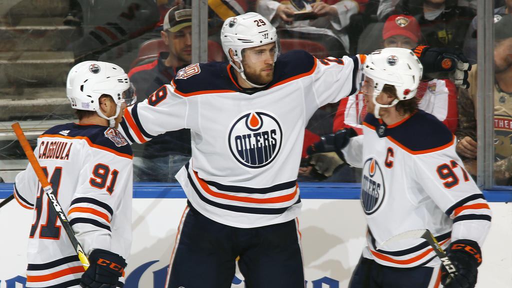 Leon Draisaitl steht in der NHL bei den Edmonton Oilers unter Vertrag Leon Draisaitl steht in der NHL bei den Edmonton Oilers unter Vertrag