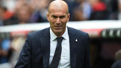 Zidane en el banquillo del Bernabéu contra el Athletic. (Foto: Getty)