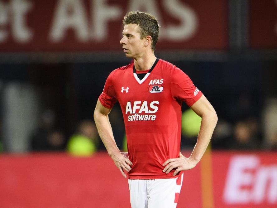 Robert Mühren kan zijn ogen niet geloven tijdens het competitieduel AZ Alkmaar - Feyenoord (11-12-2016).