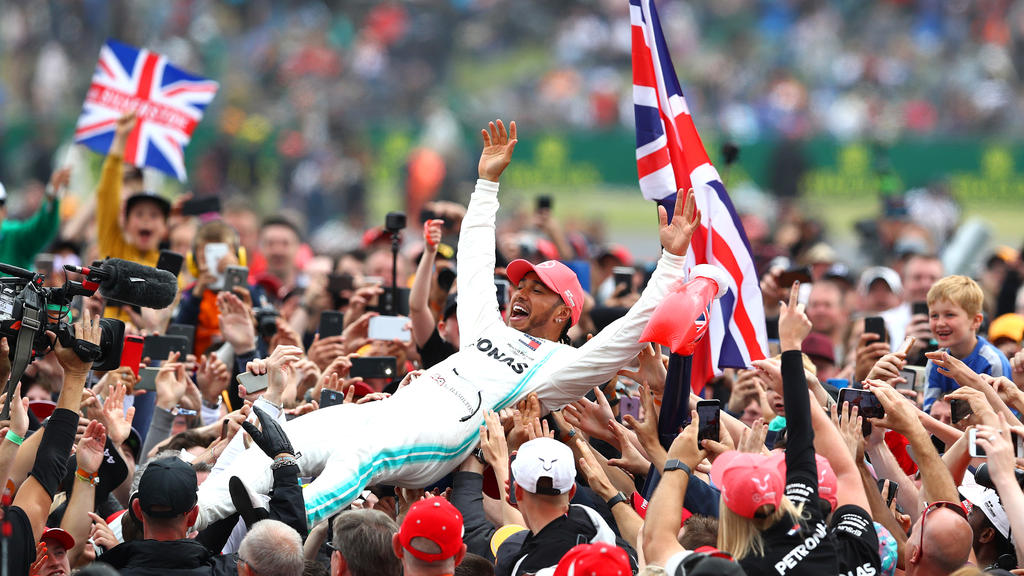 Lewis Hamilton ließ sich in Silverstone feiern Lewis Hamilton ließ sich in Silverstone feiern