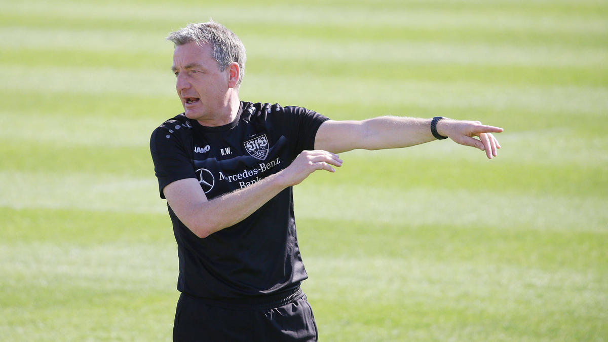 FC Schalke 04 baut Trainer-Team weiter um - Rainer ...