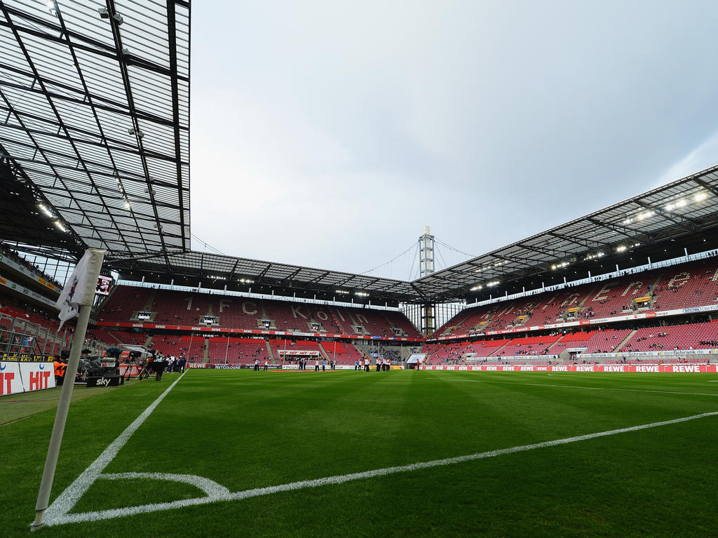 Das Stadion in Köln könnte bald ein komplett schließendes Dach bekommen