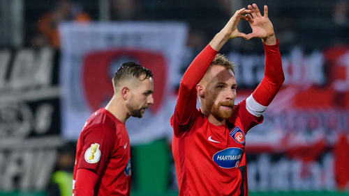 Marc Schnatterer (re.) und der 1. FC Heidenheim stehen im Pokal-Achtelfinale