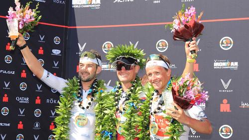 Der Norweger Gustav Iden (M.) hat die Ironman-WM auf Hawaii gewonnen