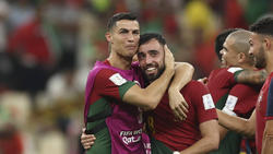 Bruno Fernandes und Cristiano Ronaldo jubeln bei der Fußball-WM 2022