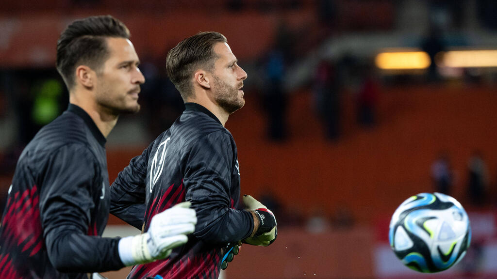 Janis Blaswich (l.) ist als dritter Keeper dabei