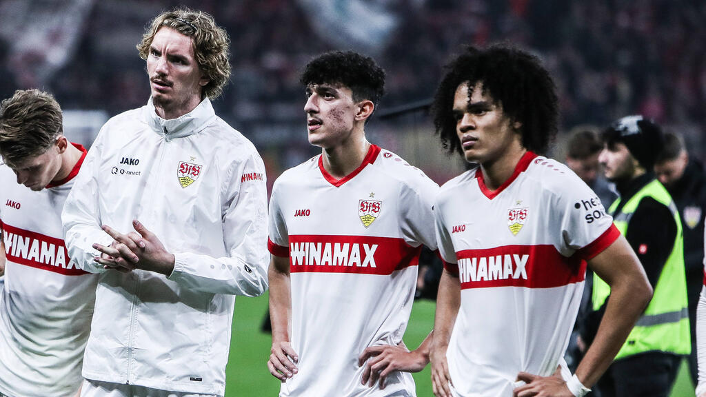 Ameen Al-Dakhil (2.v.r.) soll vor einem Comeback beim VfB Stuttgart stehen Ameen Al-Dakhil (2.v.r.) soll vor einem Comeback beim VfB Stuttgart stehen