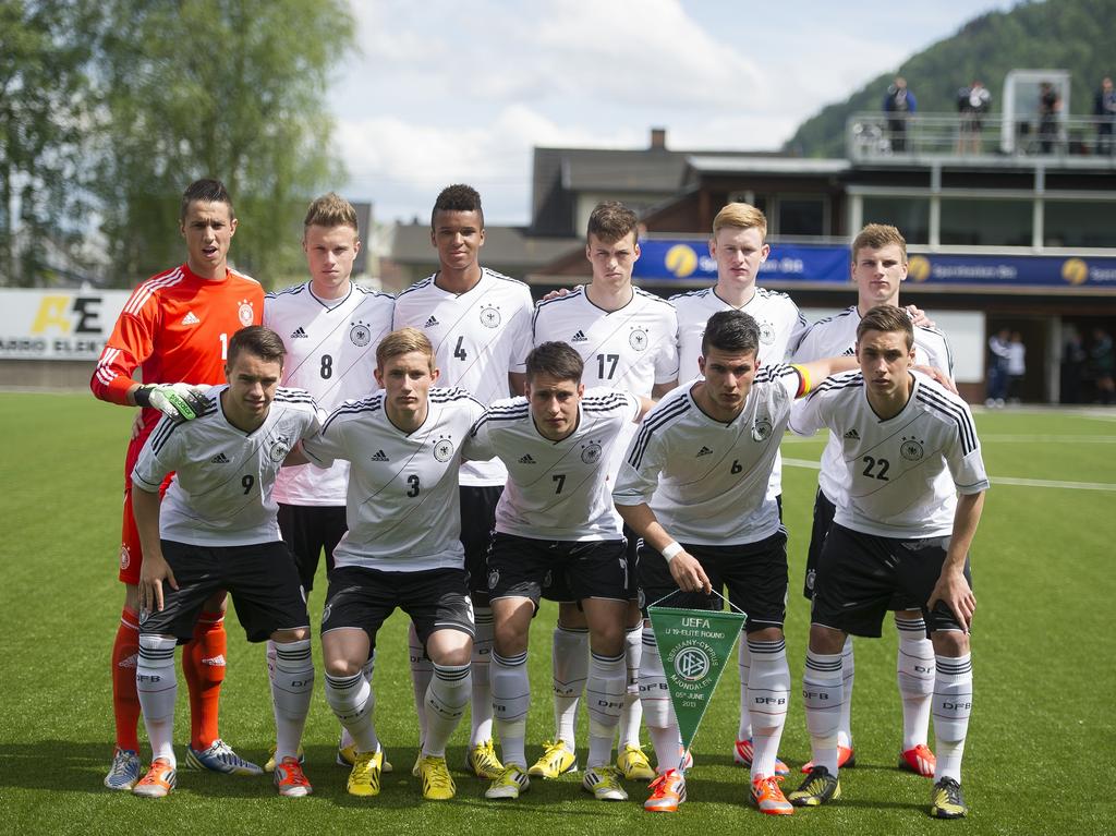 Dominik Kohr (rechts unten) soll beim FC Augsburg Spielpraxis sammeln Dominik Kohr (rechts unten) soll beim FC Augsburg Spielpraxis sammeln