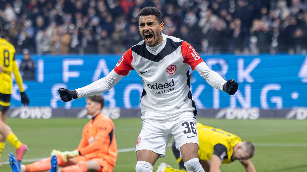 Der frühere BVB-Angreifer Ansgar Knauff schwimmt mit Eintracht Frankfurt auf der Erfolgswelle Der frühere BVB-Angreifer Ansgar Knauff schwimmt mit Eintracht Frankfurt auf der Erfolgswelle