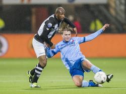 Kwame Quansah (l.) in duel met Elroy Pappot (r.) tijdens Heracles Almelo - FC Utrecht. (30-11-2013)