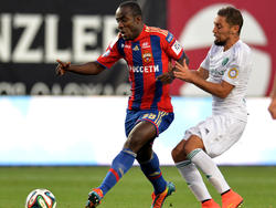 Seydou Doumbia (l.) könnte CSKA gegen Bayern fehlen