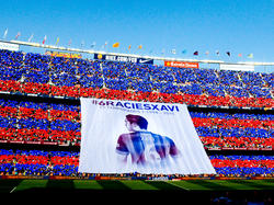 Así despidió el Camp Nou a su ídolo Xavi Hernández. (Foto: Getty)