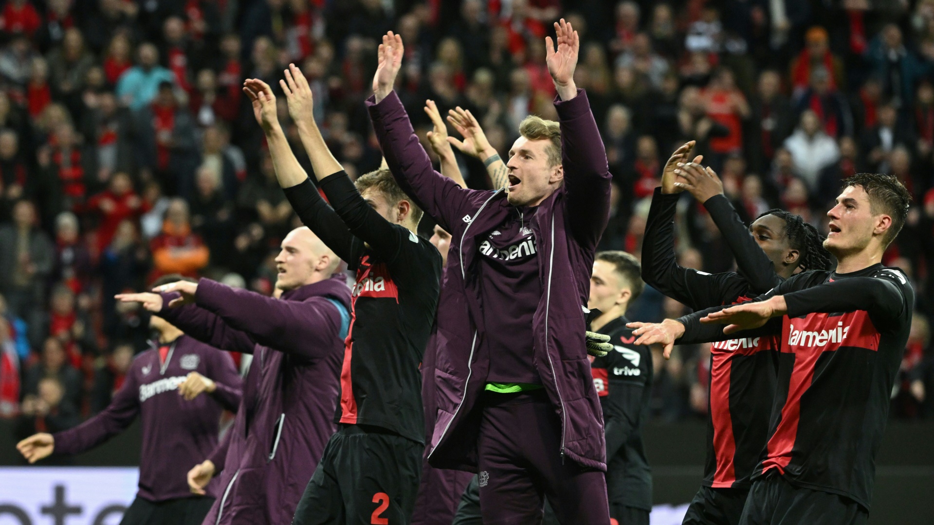 Bayer Leverkusen feiert den emotionalen Viertelfinal-Einzug