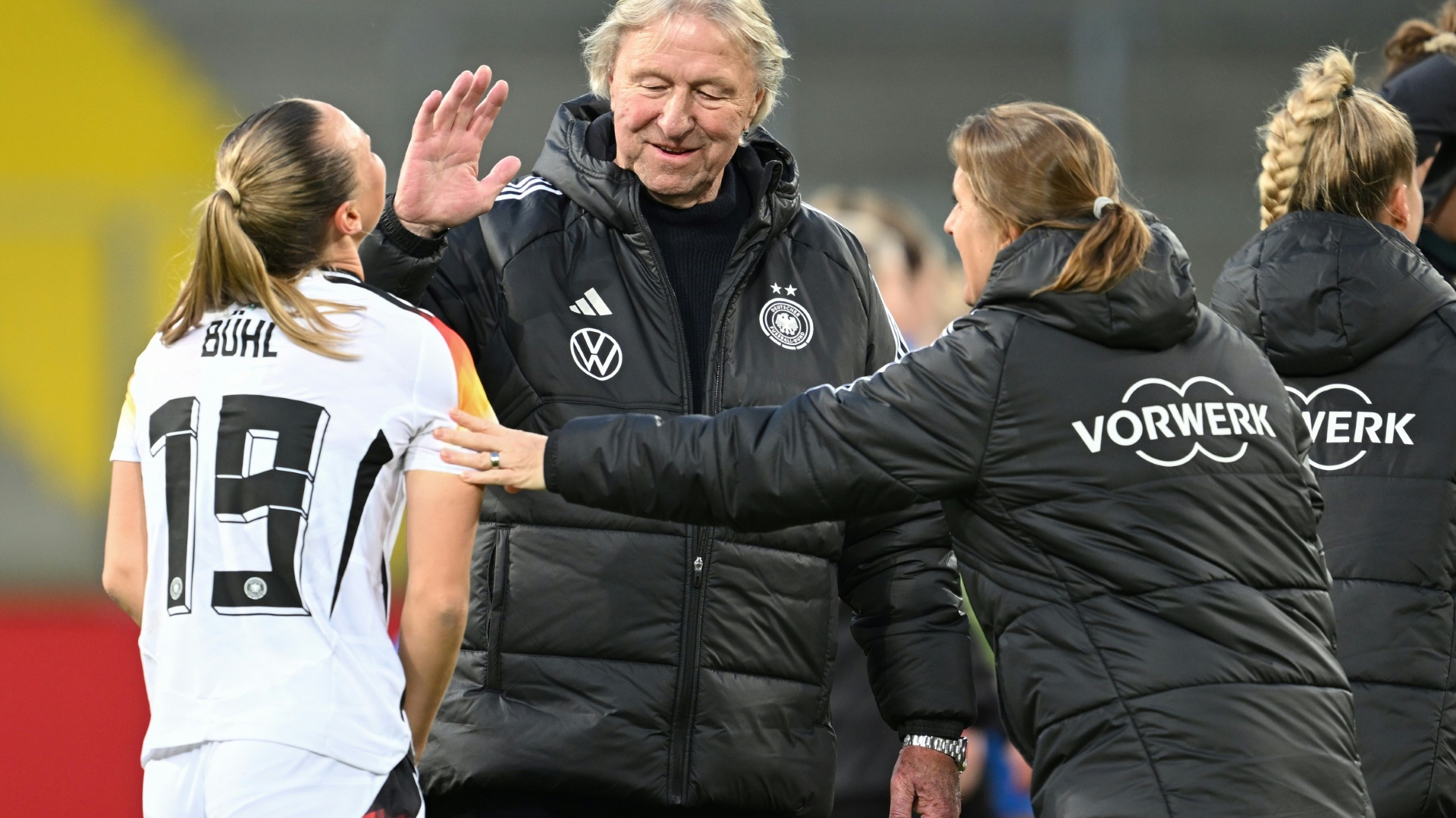 Hrubesch würde gern 22 Spielerinnen mitnehmen