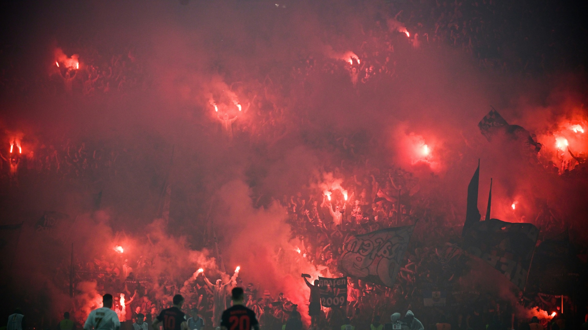 Leverkusen-Fans zünden auch im Pokalfinale Pyrotechnik