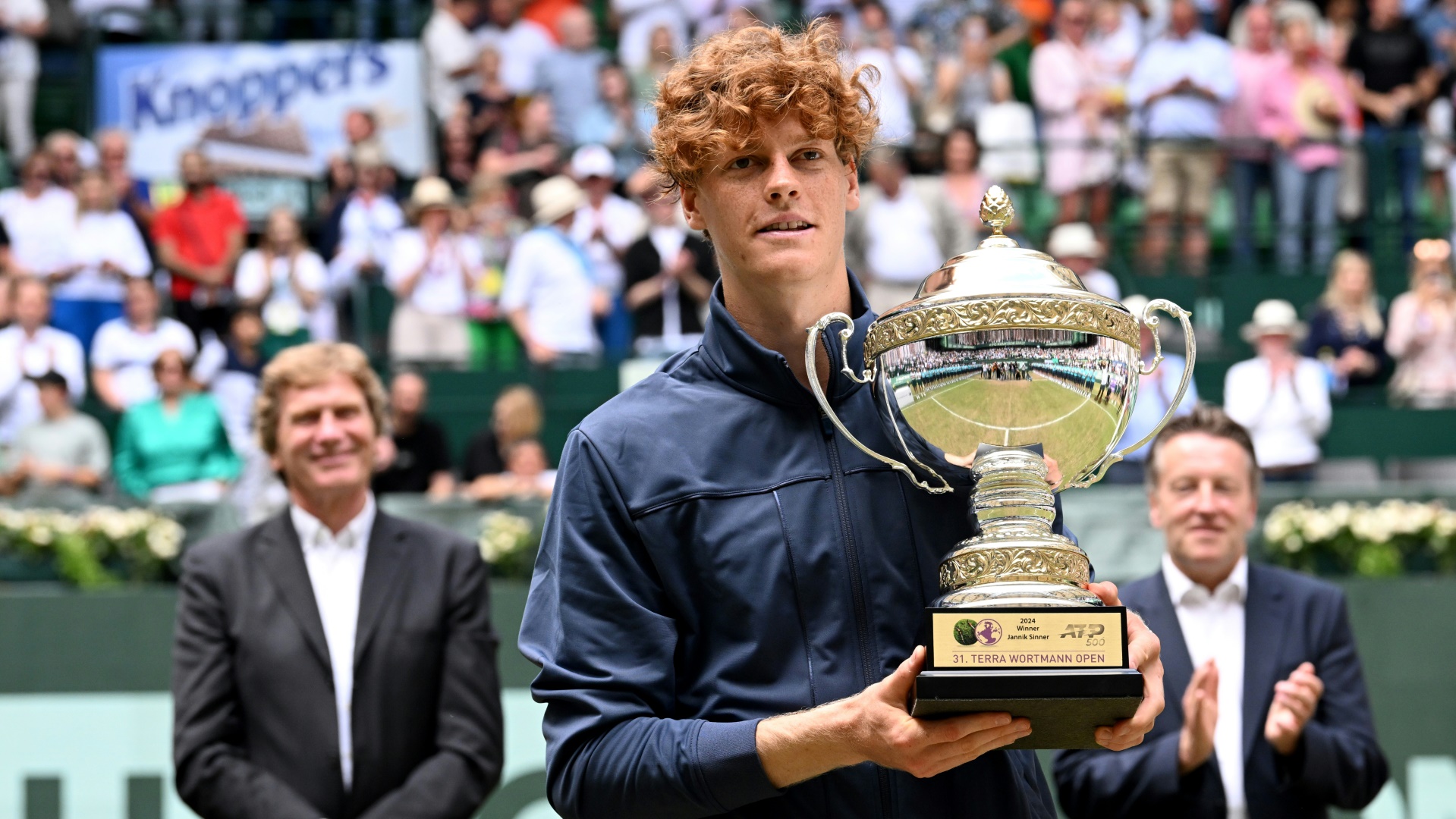 Jannik Sinner hatte seinen ersten Rasen-Titel  in Halle/Westfalen gewonnen