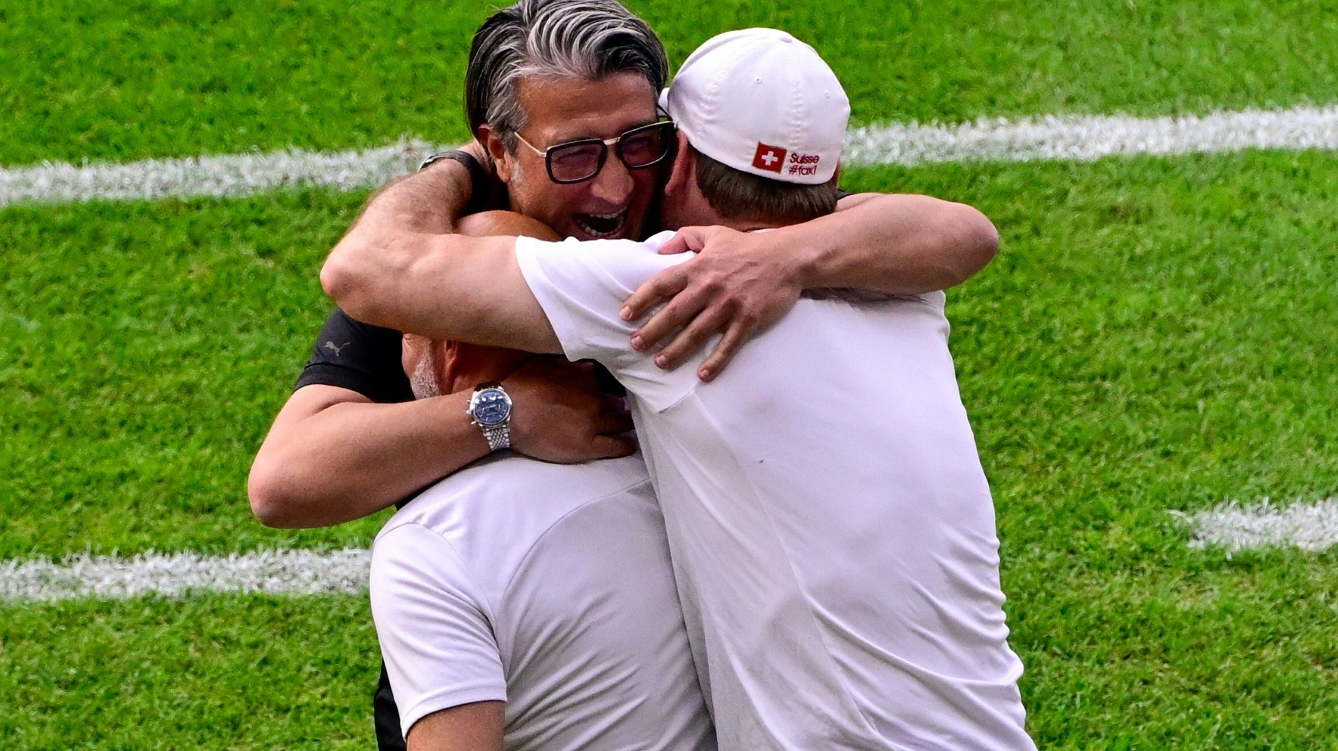 Der Schweizer Coach Murat Yakin darf jubeln Der Schweizer Coach Murat Yakin darf jubeln