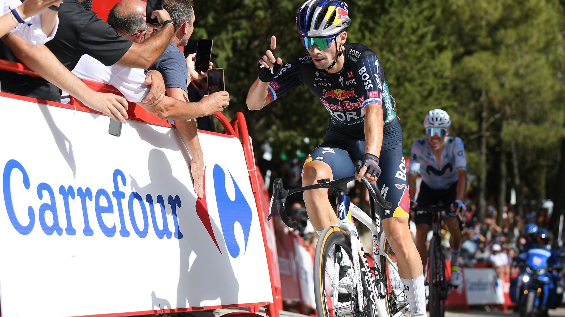 Roglic-holt-bei-Vuelta-auf