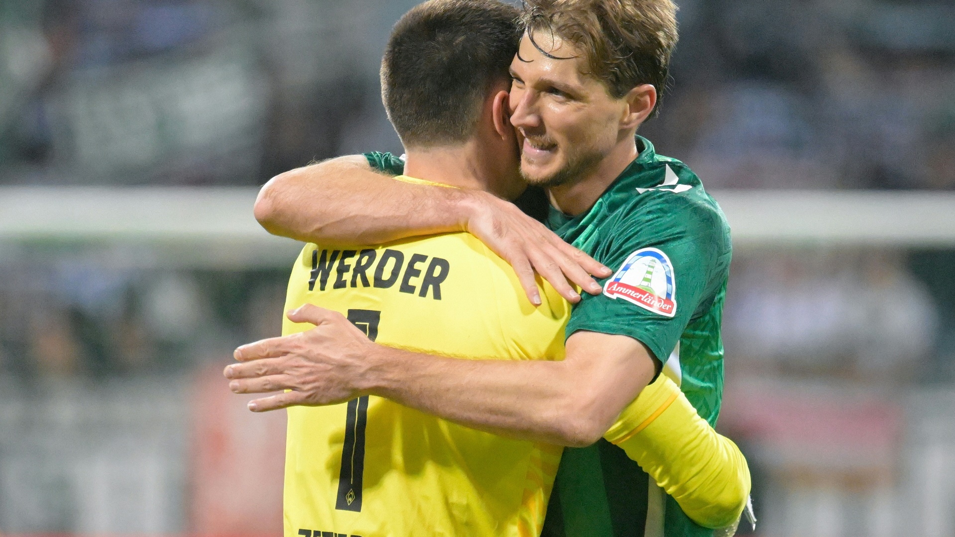 Michael Zetterer (l.) kann es auch mit dem Fuß Michael Zetterer (l.) kann es auch mit dem Fuß