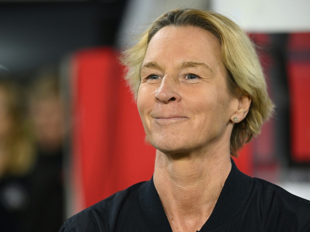 Martina Voss-Tecklenburg bleibt bis 2025 Bundestrainerin Martina Voss-Tecklenburg bleibt bis 2025 Bundestrainerin