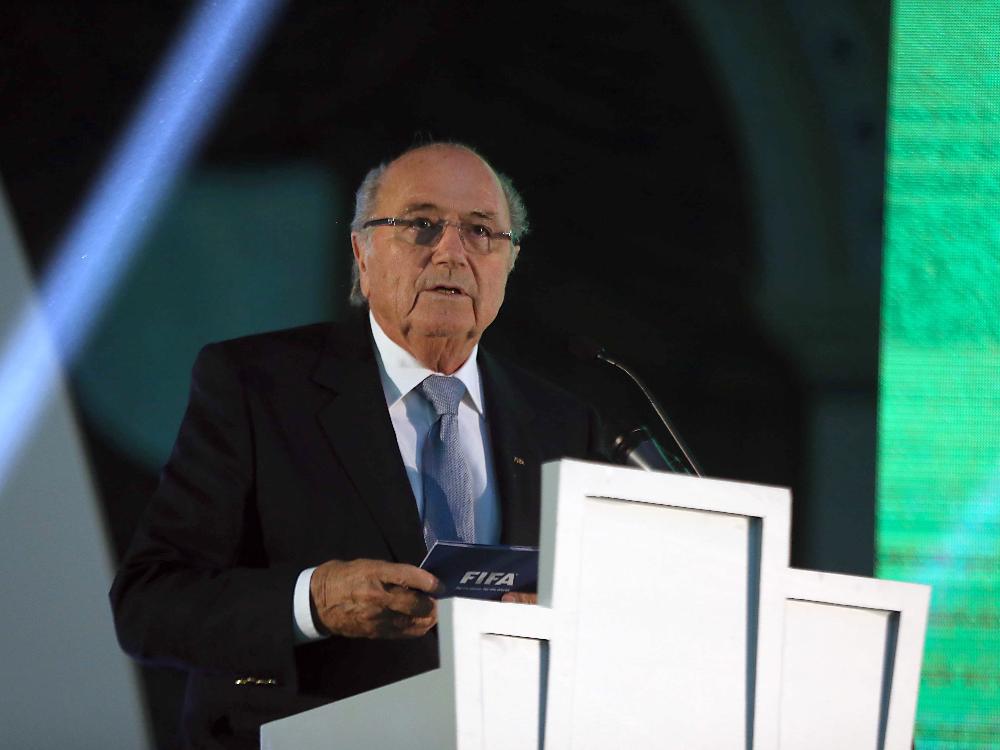 Die UEFA erwägt, einen eigenen Kandidaten gegen Sepp Blatter ins Rennen zu schicken