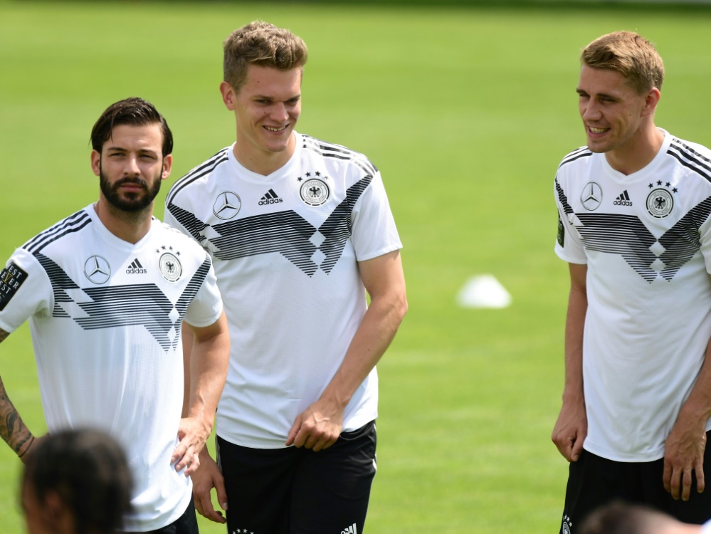 Matthias Ginter (Mitte) sieht im Fußball viel Kraft Matthias Ginter (Mitte) sieht im Fußball viel Kraft