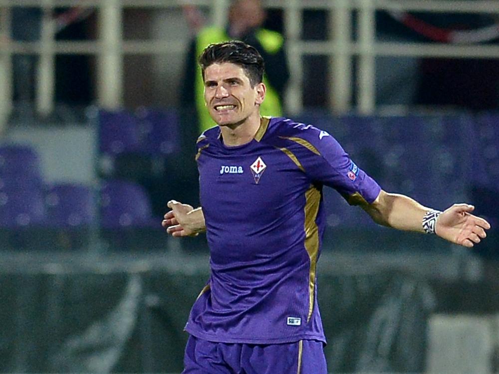 Gomez feiert den Führungstreffer für den AC Florenz