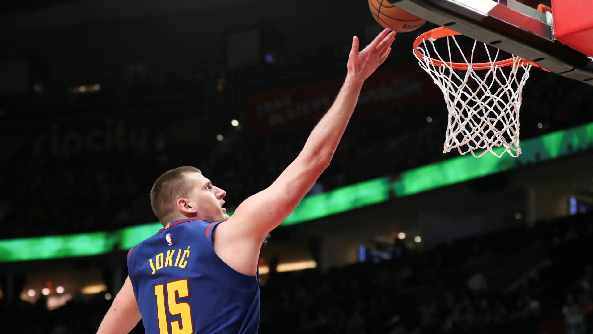 Nikola Jokic läuft mit den Nuggets in Abu Dhabi auf