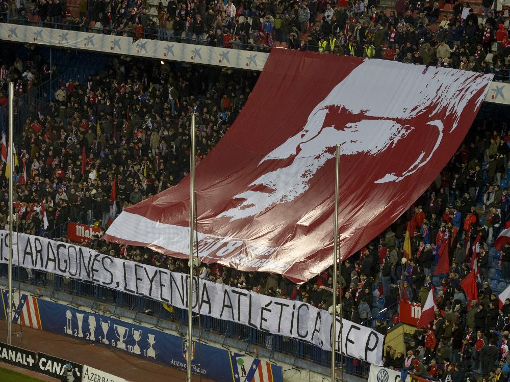 Atletico Fans gedenken dem Verstorbenen Luis Aragonés