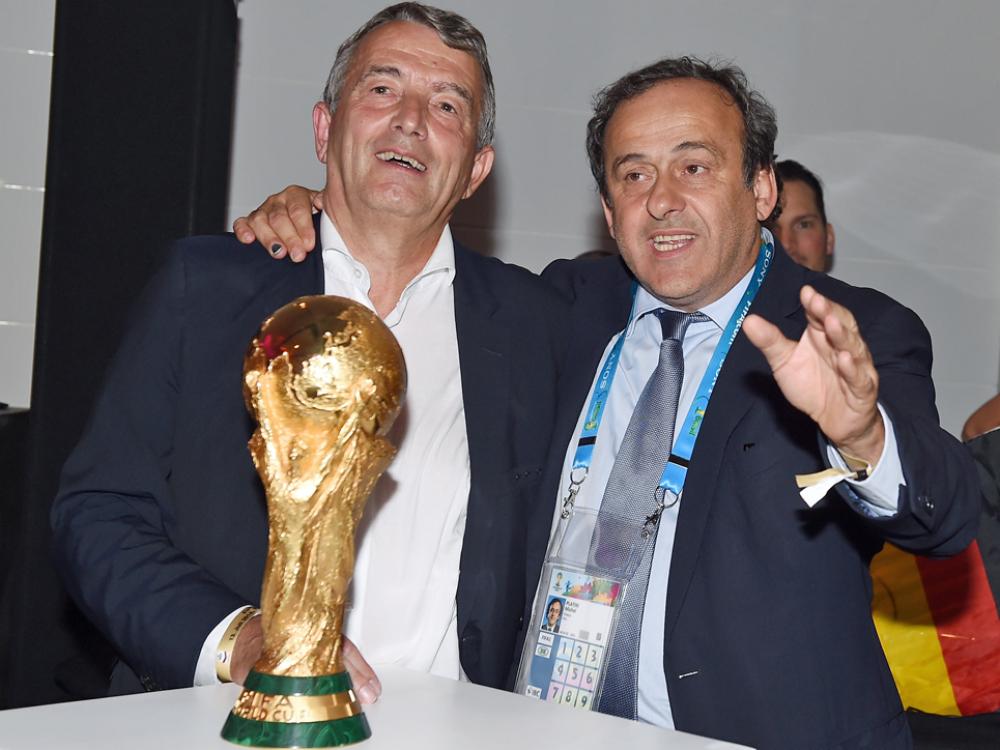 Die Kopie des WM-Pokals wurde nach Siegesfeier leicht beschädigt